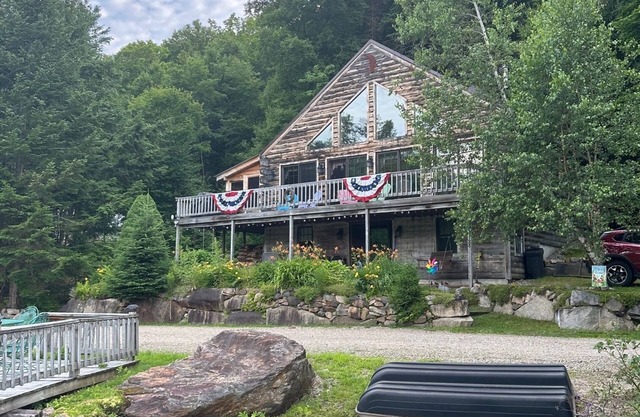 3 Bedroom cabin on South Pond in Stark NH