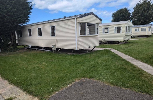 3-bedroom caravan in delightful Prestatyn with WiFi