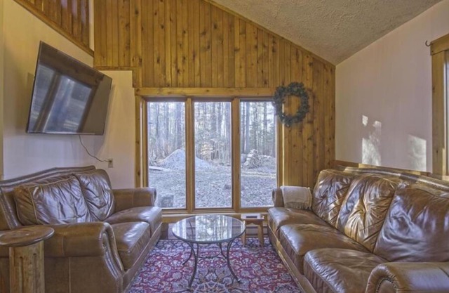 3-bedroom chalet in beautiful Hatley with WiFi