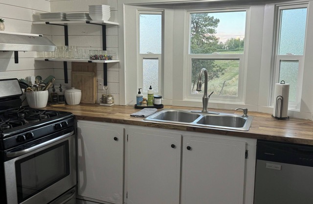 3 bedroom charming home with WiFi located 5 miles to downtown.