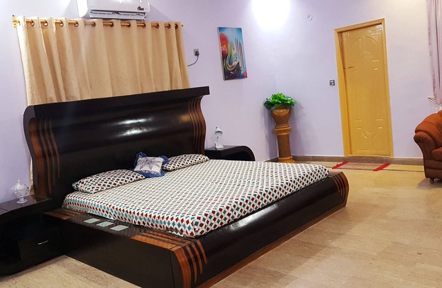 3 Bedroom Comfort Home - 2 minutes to the hospitals and super stores