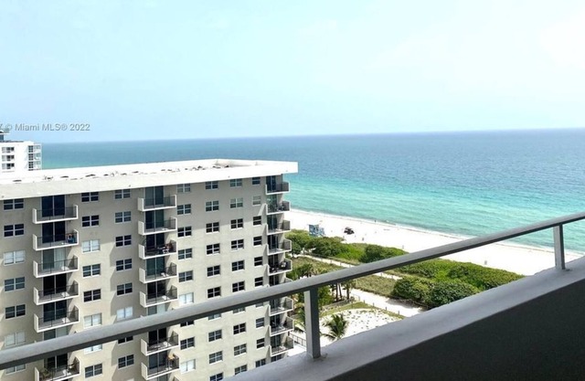 3 Bedroom Condo 440171 by Houzlet