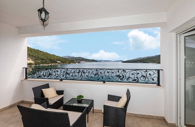 3 bedroom cozy apartment in Marina