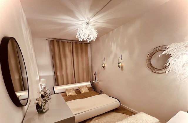 3 bedroom cozy atmosphere Cologne right next to restaurants, shops & cafes