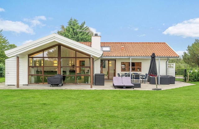 3 bedroom cozy home in Bogø By