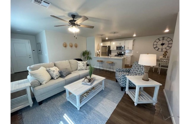 3 bedroom duplex close to Tinker