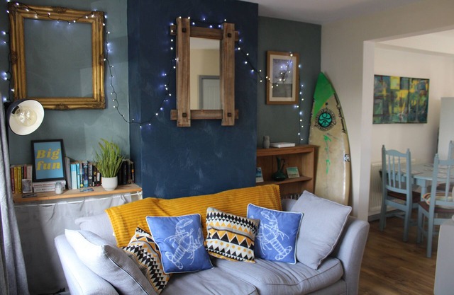 3 bedroom end terrace close to beach