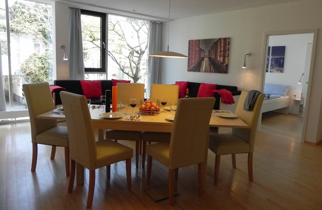 3-bedroom flat: Elbspeicher II - modern flat, sleeps up to 8, Wi-Fi