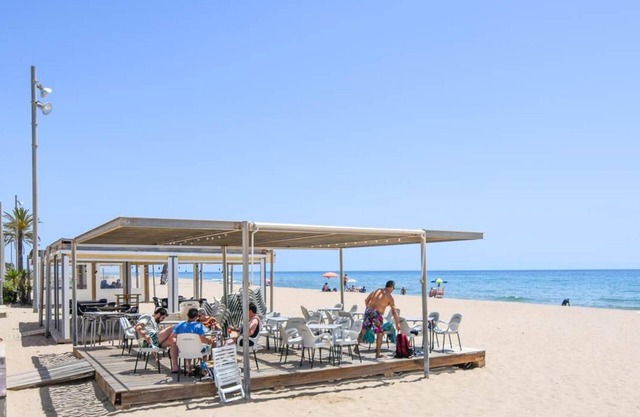 3-bedroom flat on the beachfront, in Sant Salvador