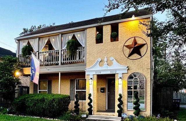 3 Bedroom, Free gated parking, 5-10 Mins.From ALL!