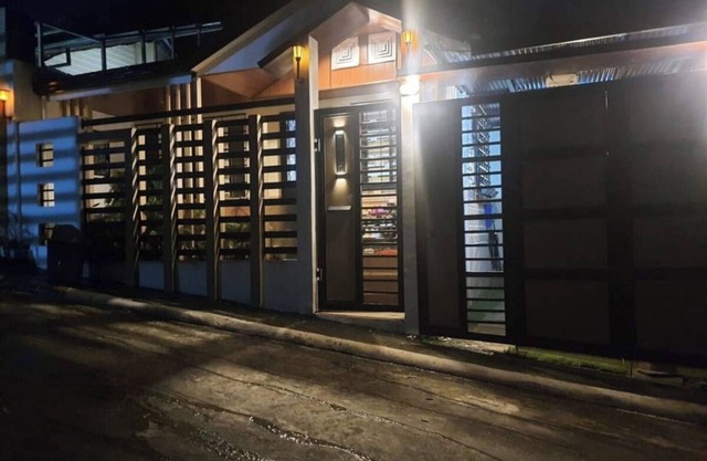3 BedRoom Fully Furnished AirCon House with Free Car Park