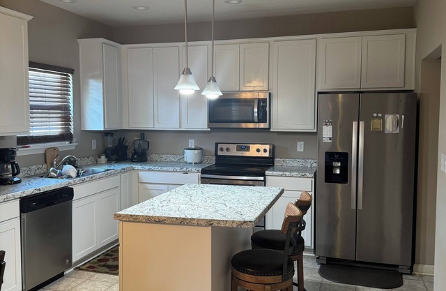3 - Bedroom Furnished Beautiful House Near Indy Airport
