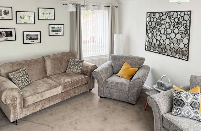 3 bedroom accommodation in Blaydon Burn, near Newcastle upon Tyne