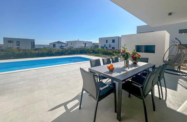 3 bedroom gorgeous home in Kastel Stari
