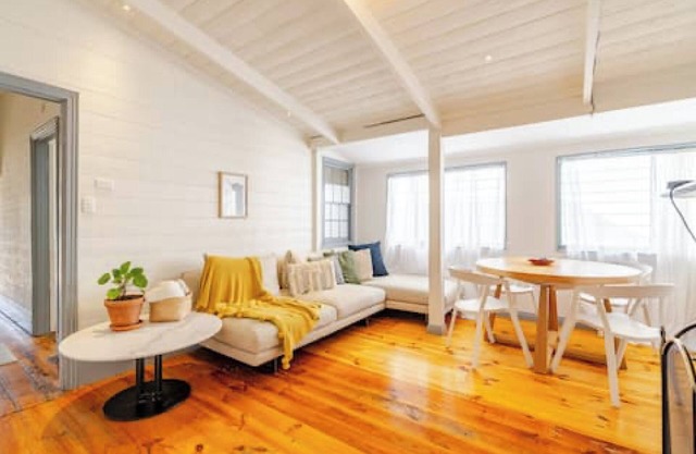 3 Bedroom HERlTAGE COTTAGE + Rear PARKlNGnn