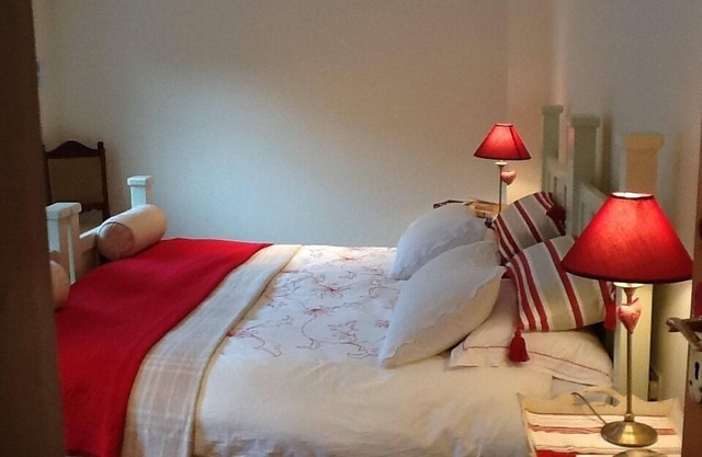 3 bedroom holiday home 5 minutes' walk from Glandore