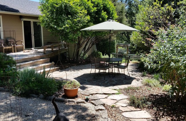 3 bedroom home, 5 miles from Santa Cruz beaches.