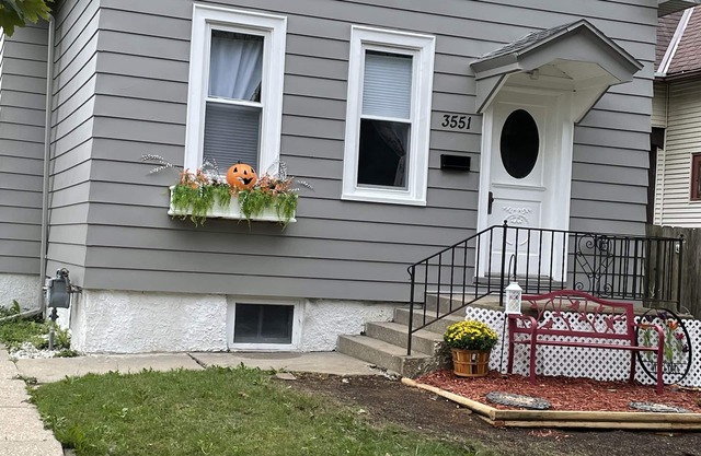 3 Bedroom Home by Airport and Downtown MilwaukeenOther listing 5 bd St Francis
