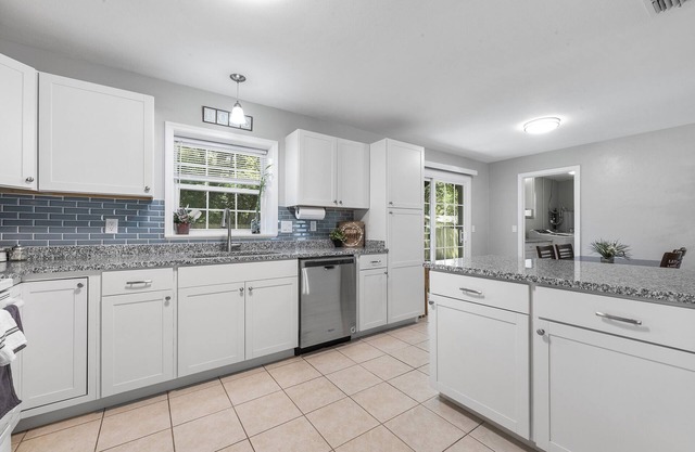 3 Bedroom Home: Close to Springs, Champion's Park, Gatorback and Gainesville/UF