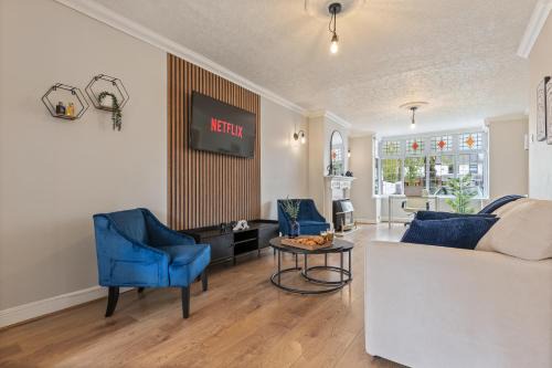 3 Bedroom Home Driveway King Beds Nr Solihull, Edgbaston, Digbeth, HS2 sites, NEC, M42 & Lots more- Central Birmingham