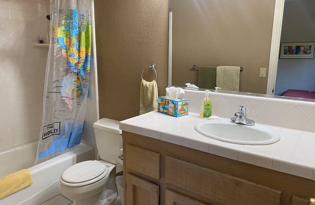 3-bedroom home in Calistoga with pool and hot tub