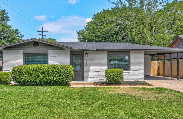 3 bedroom home in Port Neches