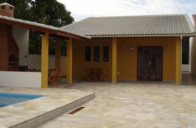 3 bedroom home with pool - 1 suite