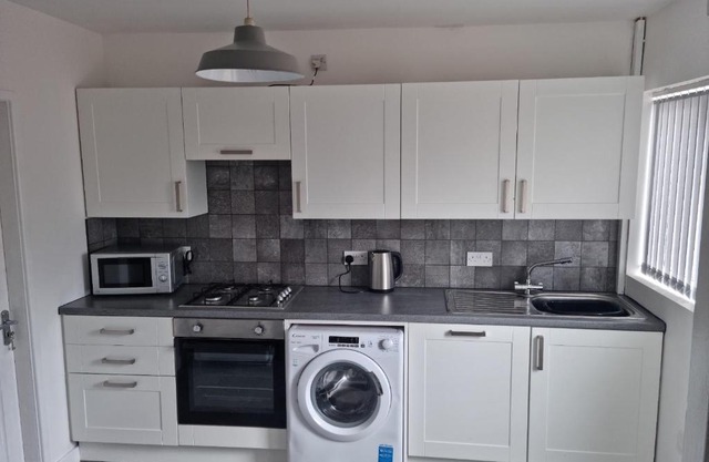 3 bedroom house-Ellesmere Port