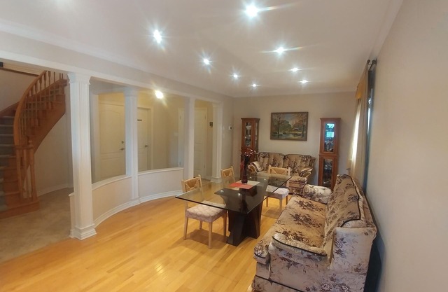 3 bedroom house furnished, Richmond Hill, Bathurst/Elgin Mills