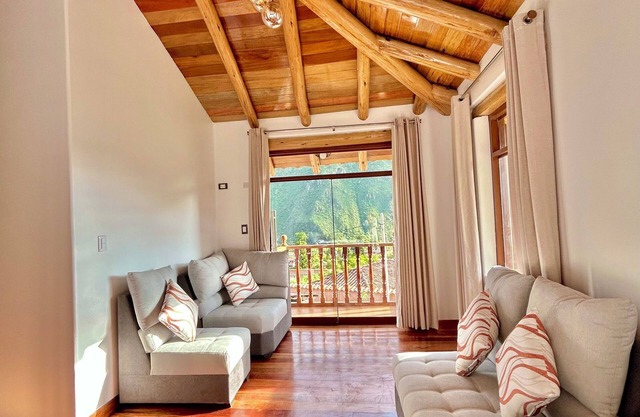 3-bedroom house in delightful Calca with WiFi