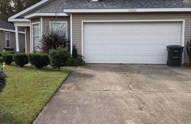 3-bedroom house in delightful Daphne with AC, WiFi