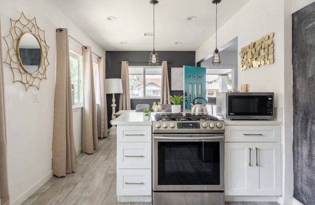 3-bedroom house in enjoyable Long Beach with WiFi
