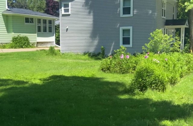 3-bedroom house in lovely Oshkosh with AC