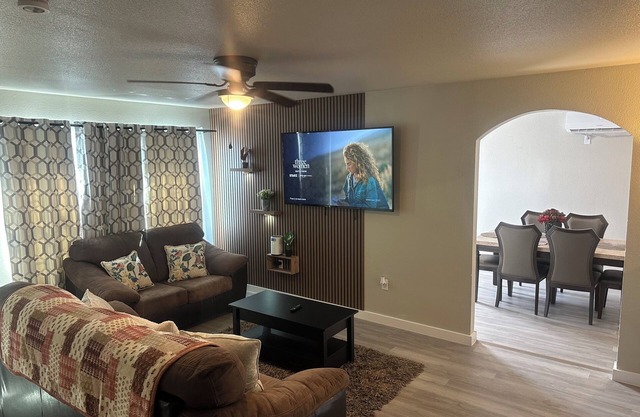 3-bedroom house in lovely Odessa with WiFi, AC. Enjoyable place to stay.
