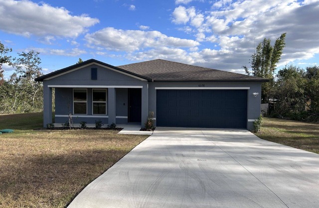 3-bedroom house in Spring Hill with game room!