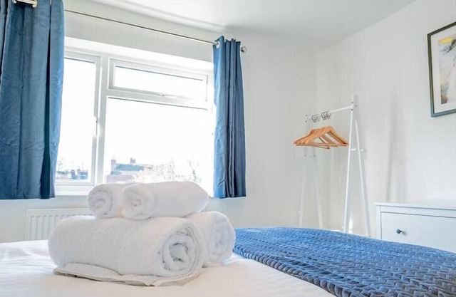 3 Bedroom House in Worcester with Parking