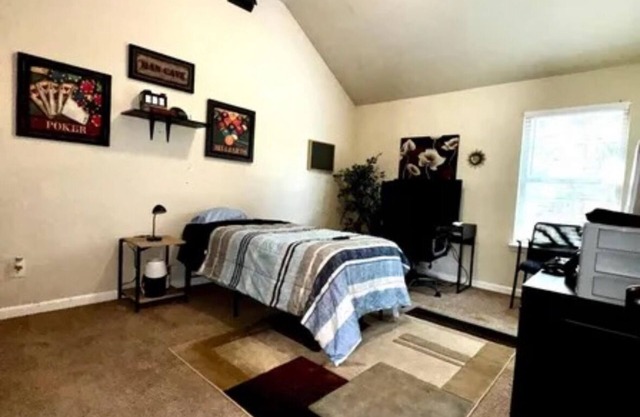 3-bedroom house in welcoming Covington with WiFi, fitness room, AC