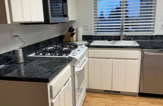 3-bedroom house in welcoming Sublimity with AC