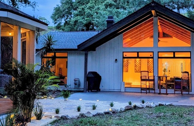 ~ 3-Bedroom House Next to KP Hole & Rainbow Springs ~ Family & Dog Friendly~