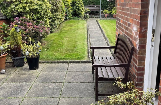 3 Bedroom house quiet residential location, 2 miles from city Centre /SSE Arena