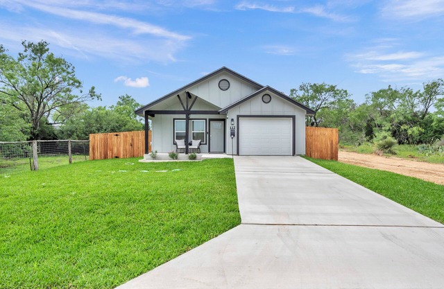 3-bedroom house in beautiful Granite Shoals with Wi-Fi, AC, and game room