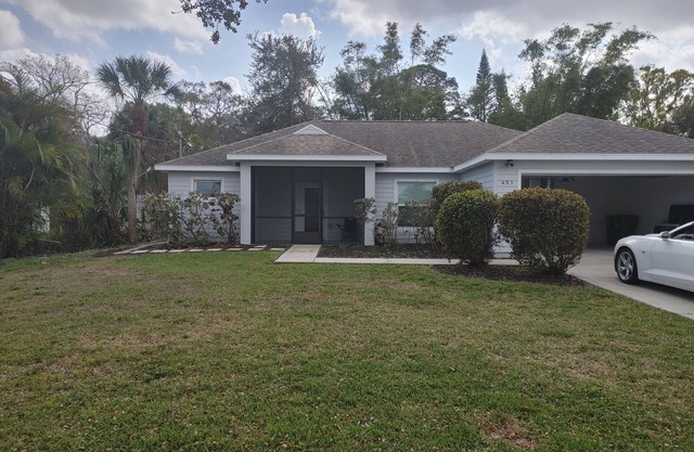 3-bedroom house in charming Merritt Island with AC fenced back yard