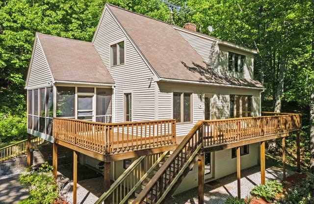 3-bedroom house with lake access in charming Moultonborough