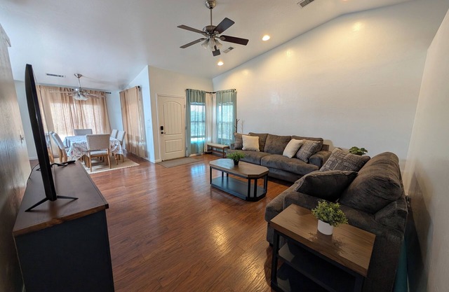 3-Bedroom House with AC, WiFi in Beautiful Page/Lake Powell