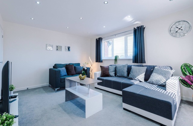 3 Bedroom House with River Irwell view, sleeps 6