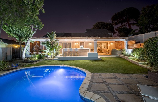 3-Bedroom House with big Porch, Outdoor Kitchen, Heat Pump heated Swimming Pool