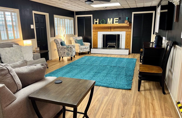 3-bedroom immaculate home in lovely Melbourne with WiFi, fitness room, AC