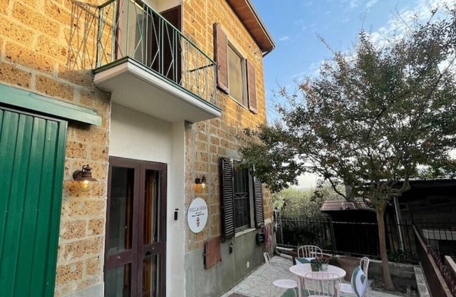 3 Bedroom Lake View Villa on Tuscan-Umbrian Border