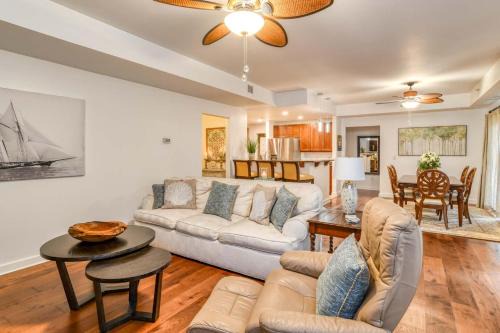 3 Bedroom lagoon front with hard surface floors 5109P3