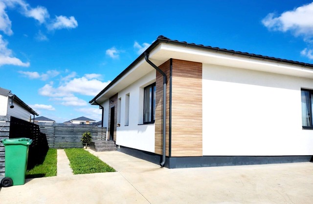 3-bedroom+living and garden house in lovely Tunari, close to Therme and airport
